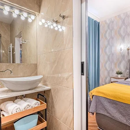 Days - With 2 Bedrooms And 2 Balconies In Vinohrady