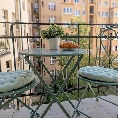 Apartman Days - With 2 Bedrooms And 2 Balconies In Vinohrady