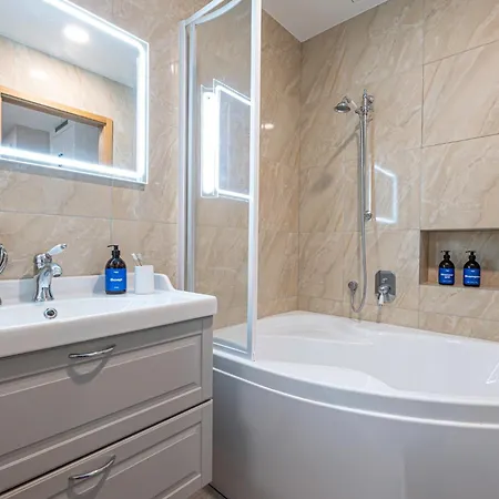 Days - With 2 Bedrooms And 2 Balconies In Vinohrady Lägenhet