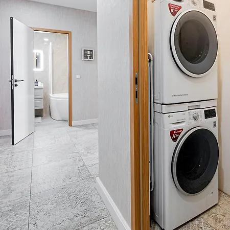 Days - With 2 Bedrooms And 2 Balconies In Vinohrady Lägenhet